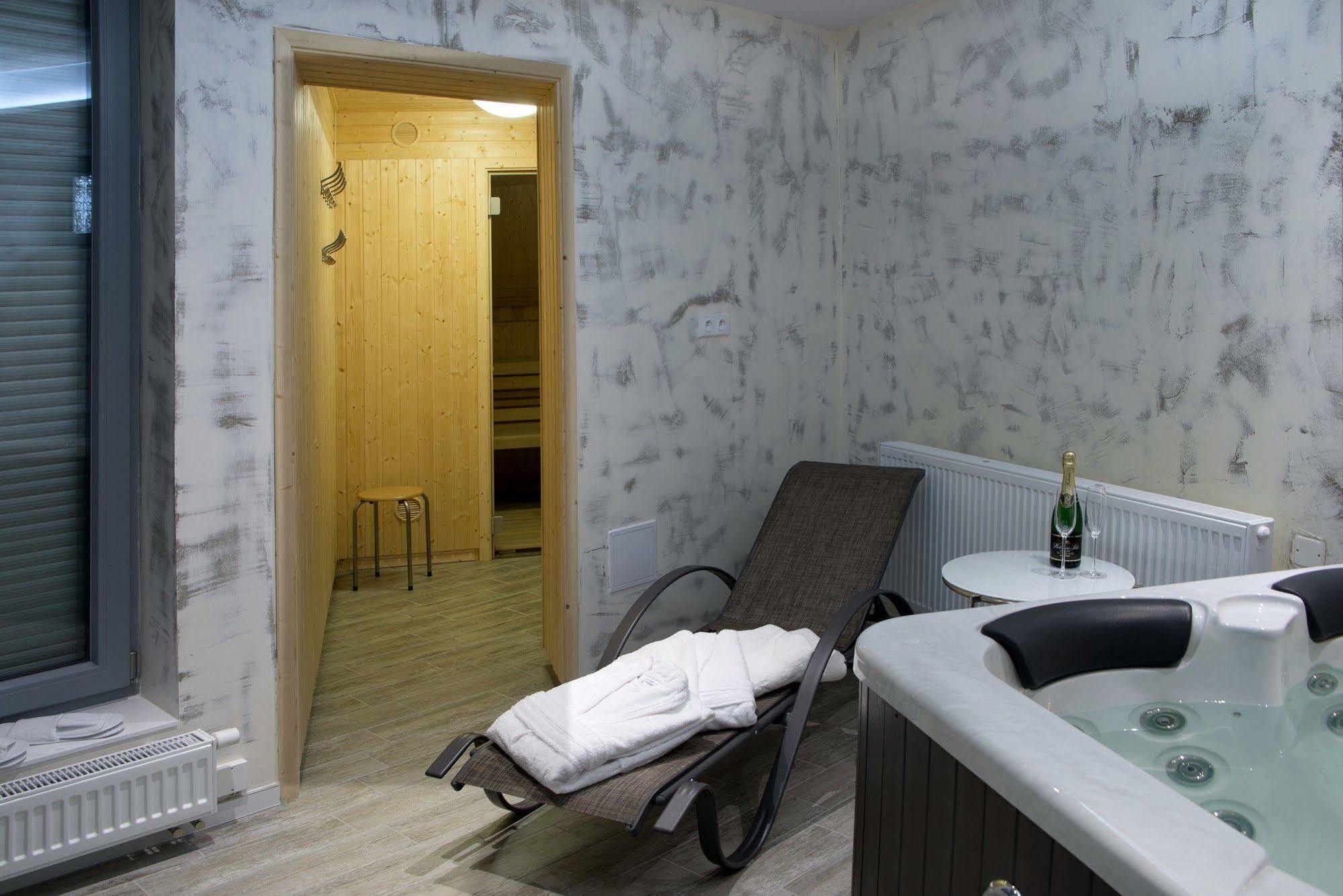Hotel Koruna Chlumec nad Cidlinou Eksteriør bilde